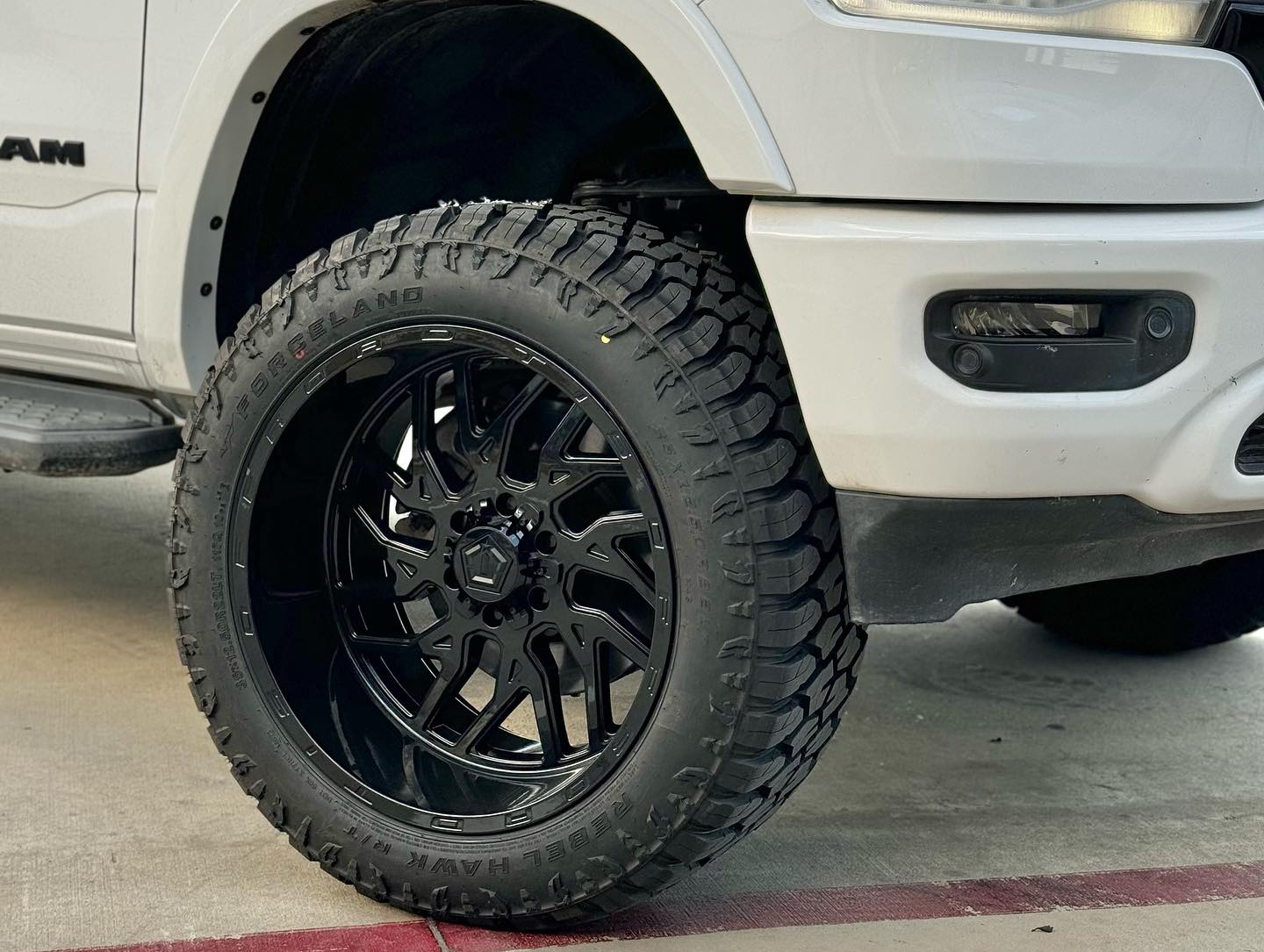 18X9 TIS 544B OFF-ROAD WHEELS WITH 8X6.5(165.1) AND +18 OFFSET - GLOSS BLACK