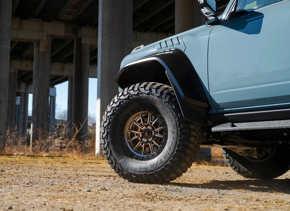 ARENA A106 TREK WHEELS 5X5.0(127) - GLOSSY GUN METAL CENTER GLOSSY BLACK LIP