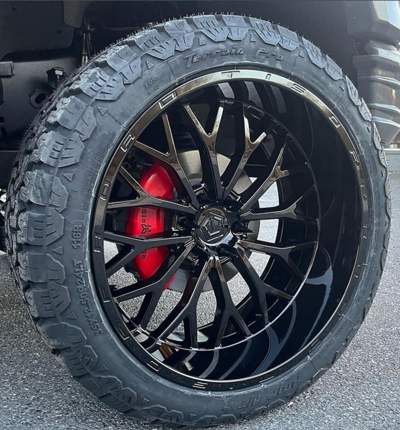 20X9 TIS 565B OFF-ROAD WHEELS - 6X135 WITH +00 OFFSET - GLOSS BLACK