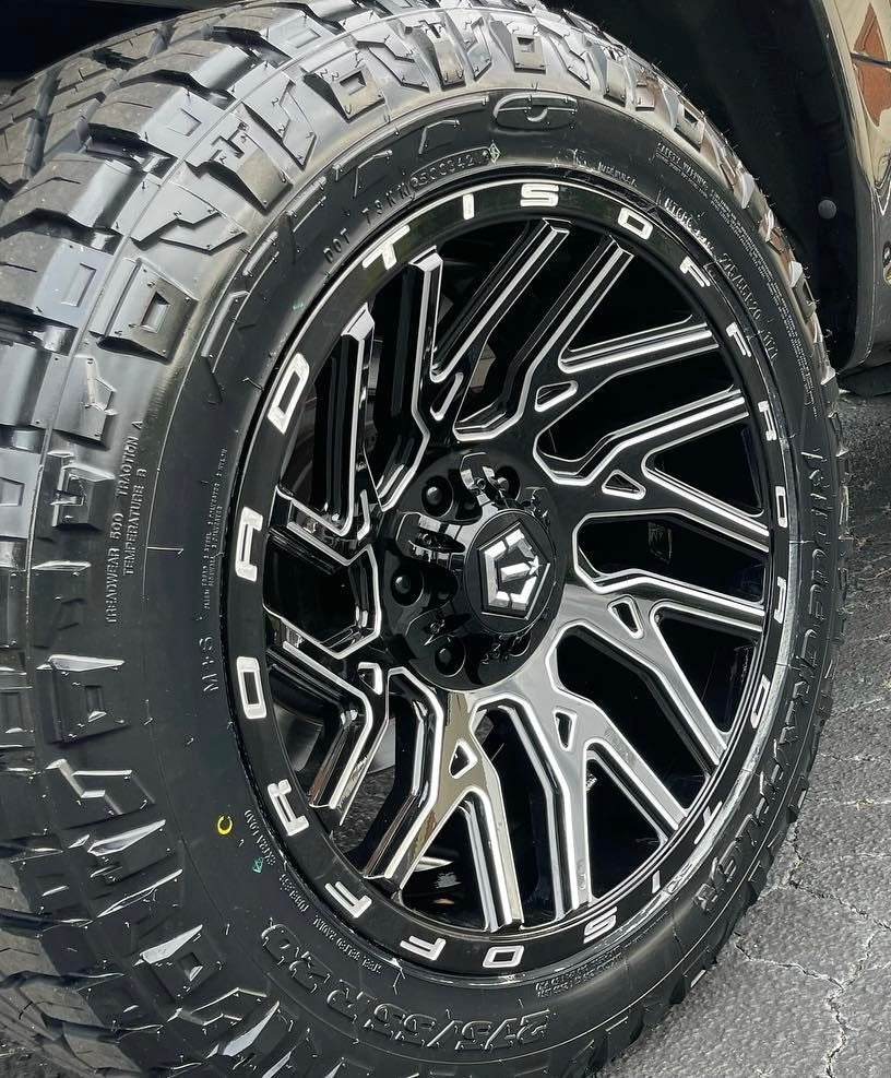 20X10 TIS OFF-ROAD 554BM 8X6.5(165.1) - GLOSS BLACK & MILLED