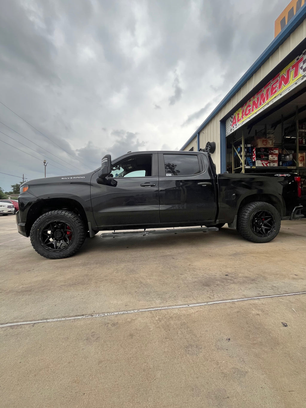 2019 - 2026 CHEVROLET 1500 WITH 20X10 LOCK OFF-ROAD, 33X12.50R20 AND 2.5" LEVELING KIT - GALLERY