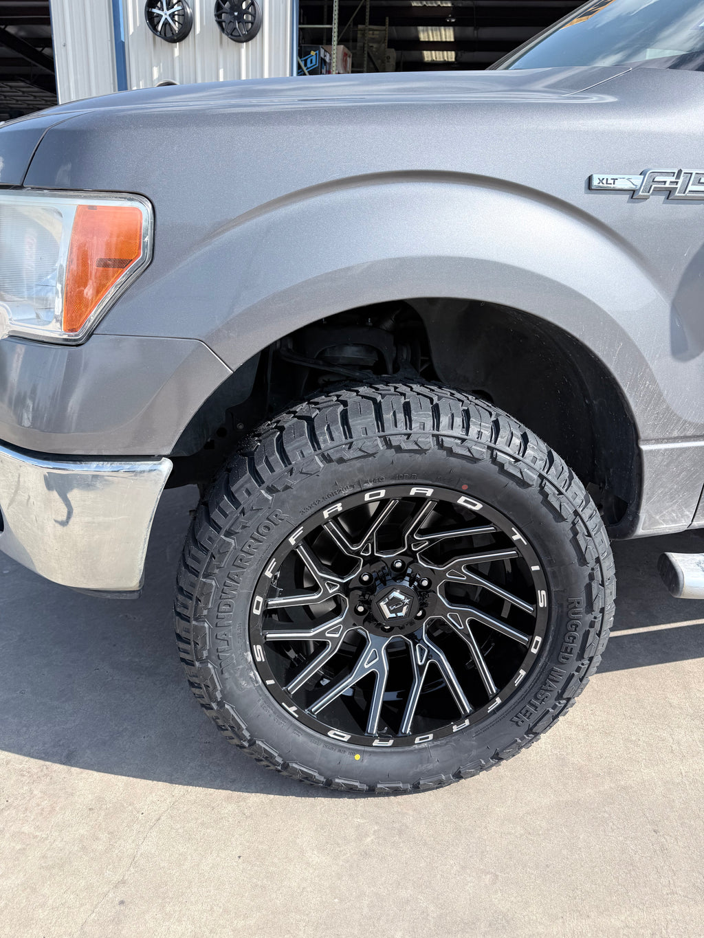 2009 - 2014 FORD F-150 WITH 20X12 TIS 554BM OFF-ROAD, 33X12.50R20 AND 2.5" LEVELING KIT - GALLERY