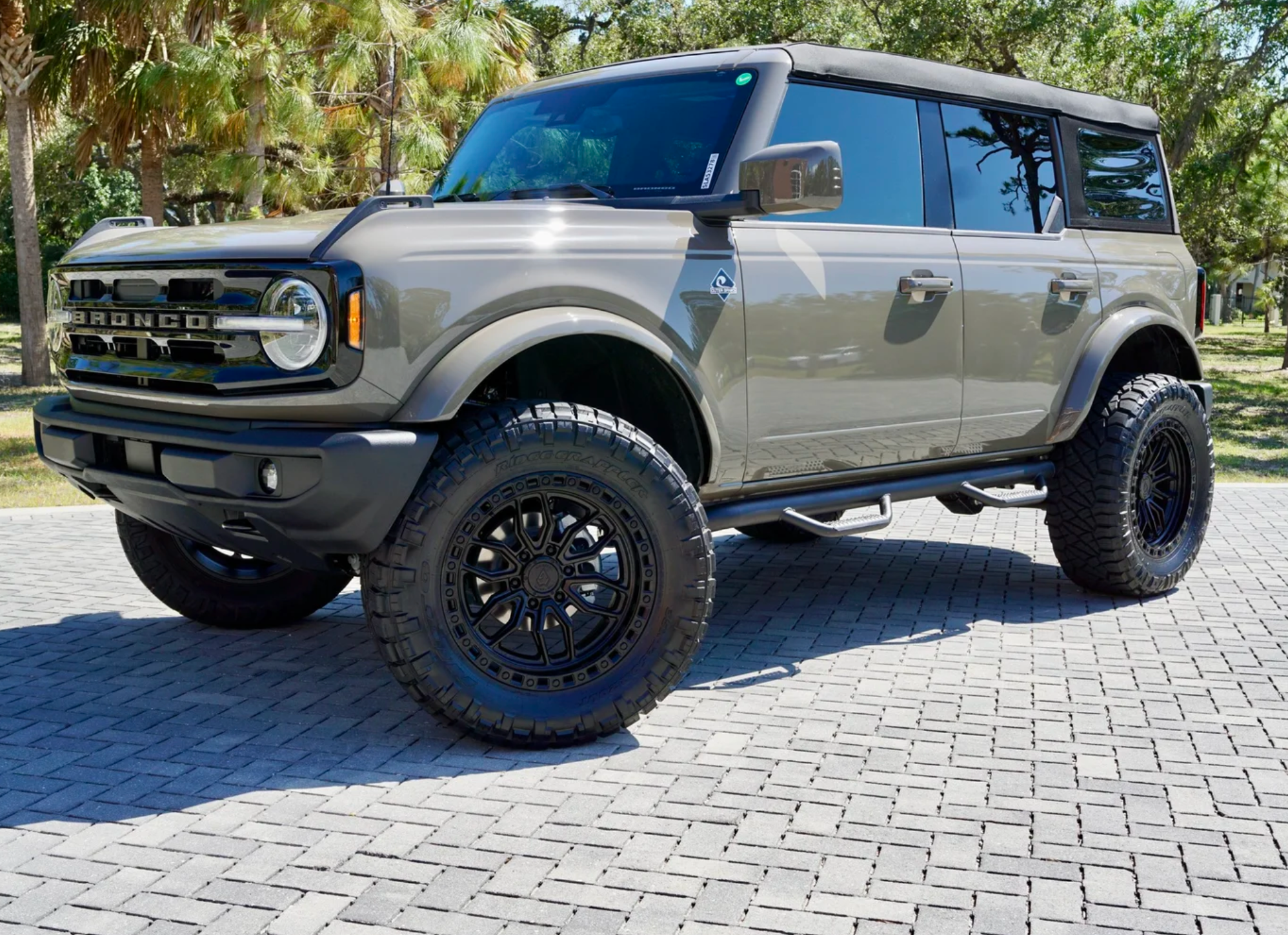 ARENA A109 HUSTLE WHEELS 8X180 - SATIN BLACK CENTER & GLOSSY BLACK LIP