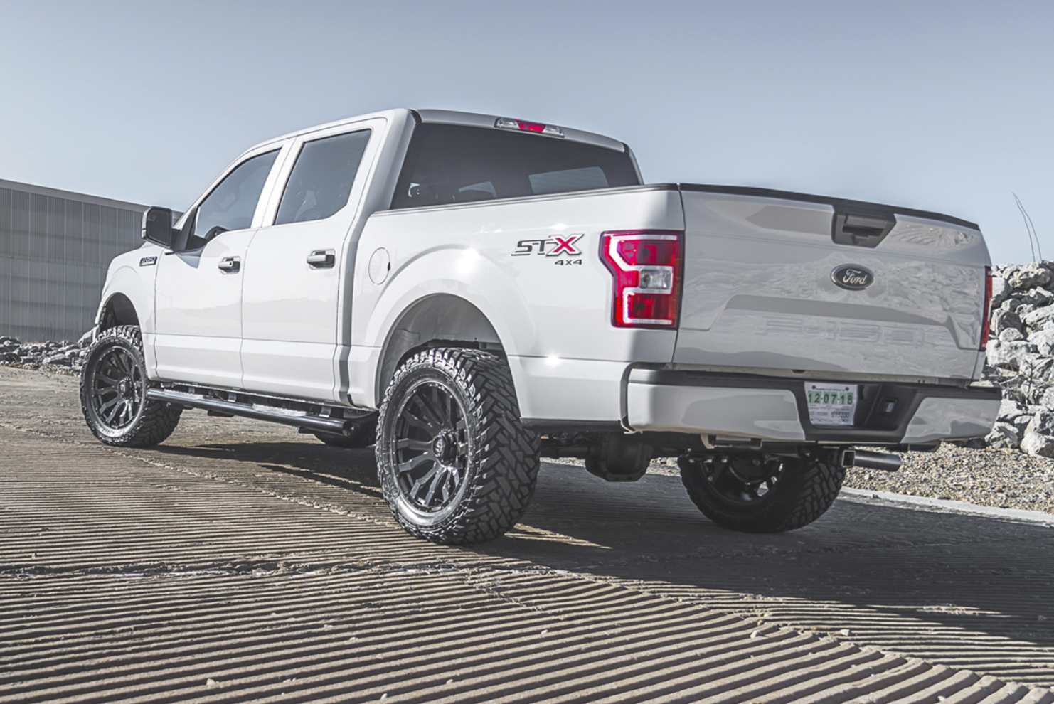 FUEL OFF-ROAD WHEELS BLITZ D675 6X5.5(139.7) - GLOSS BLACK