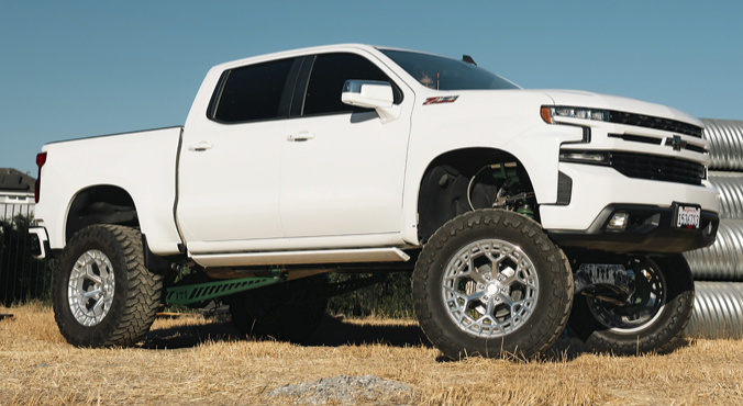 FUEL OFF-ROAD WHEELS CHARGER FC873 6X135 - GLOSS SILVER W/ MACHINED FACE
