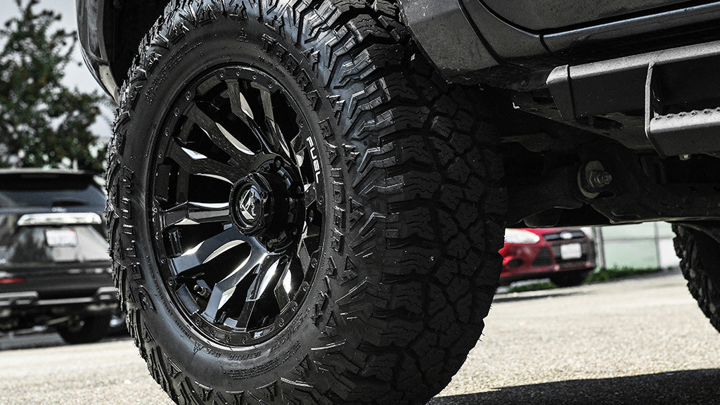 FUEL OFF-ROAD WHEELS BLITZ D673 6X5.5(139.7) - GLOSS BLACK MILLED