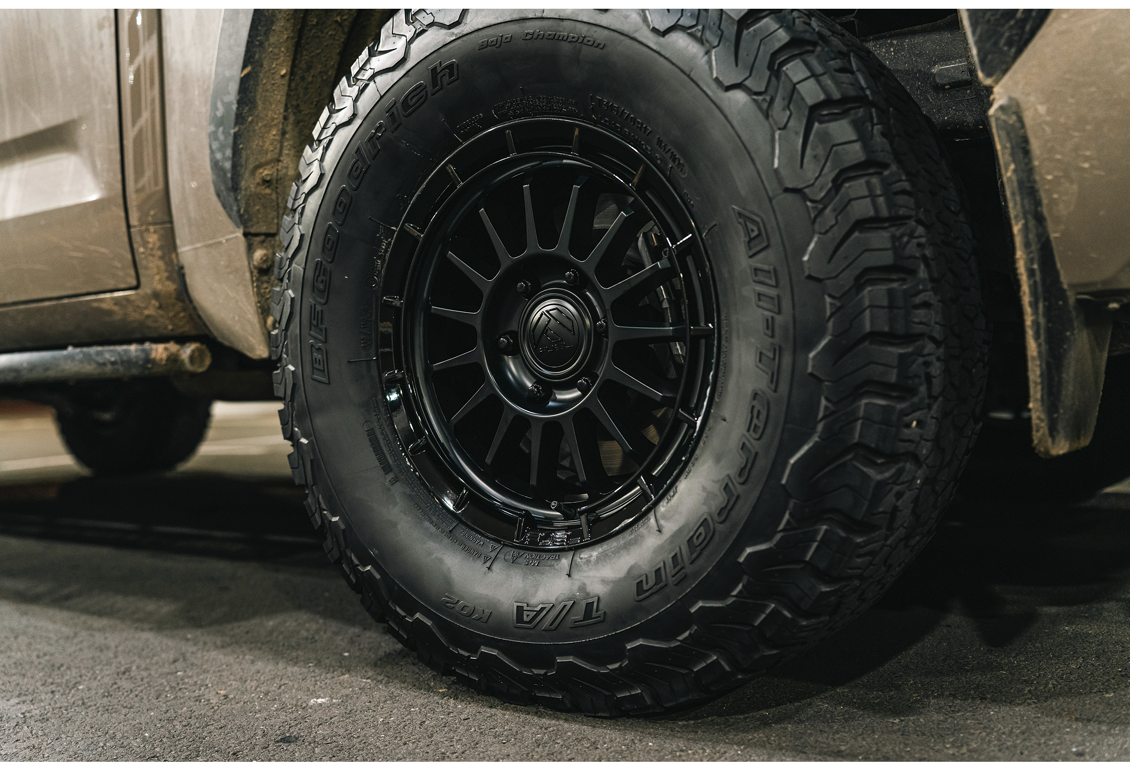 FUEL OFF-ROAD WHEELS ASCEND FC905 6X5.5(139.7) - MATTE BLACK W/ GLOSS BLACK LIP