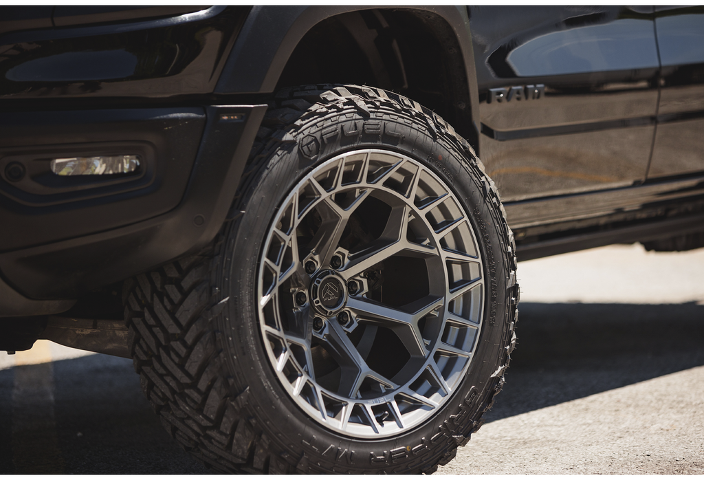 FUEL OFF-ROAD WHEELS CHARGER FC873 6X5.5(139.7) - PLATINUM