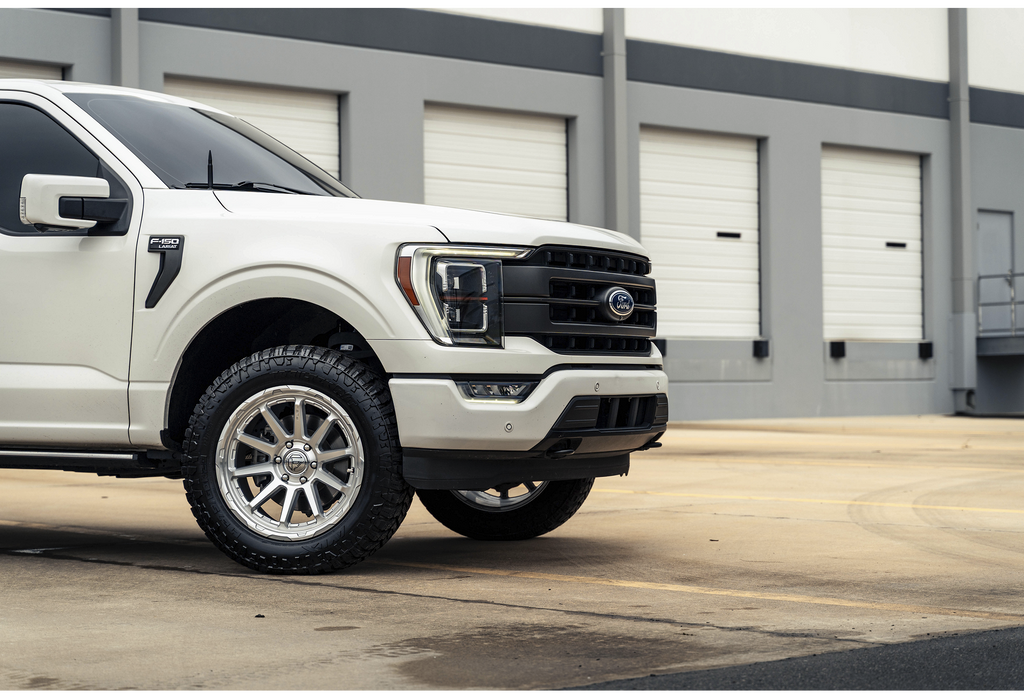 FUEL OFF-ROAD WHEELS CIRCUIT FC887 6X5.5(139.7) - ﻿GLOSS SILVER W/ MACHINED FACE